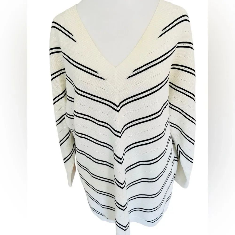 Talbots v neck pointelle black & ivory sweater, dropped shoulders size L.